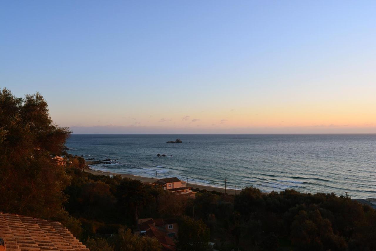 Papadatos Apts With Amazing View - 5Mins From The Beach Kontogialos Exterior photo