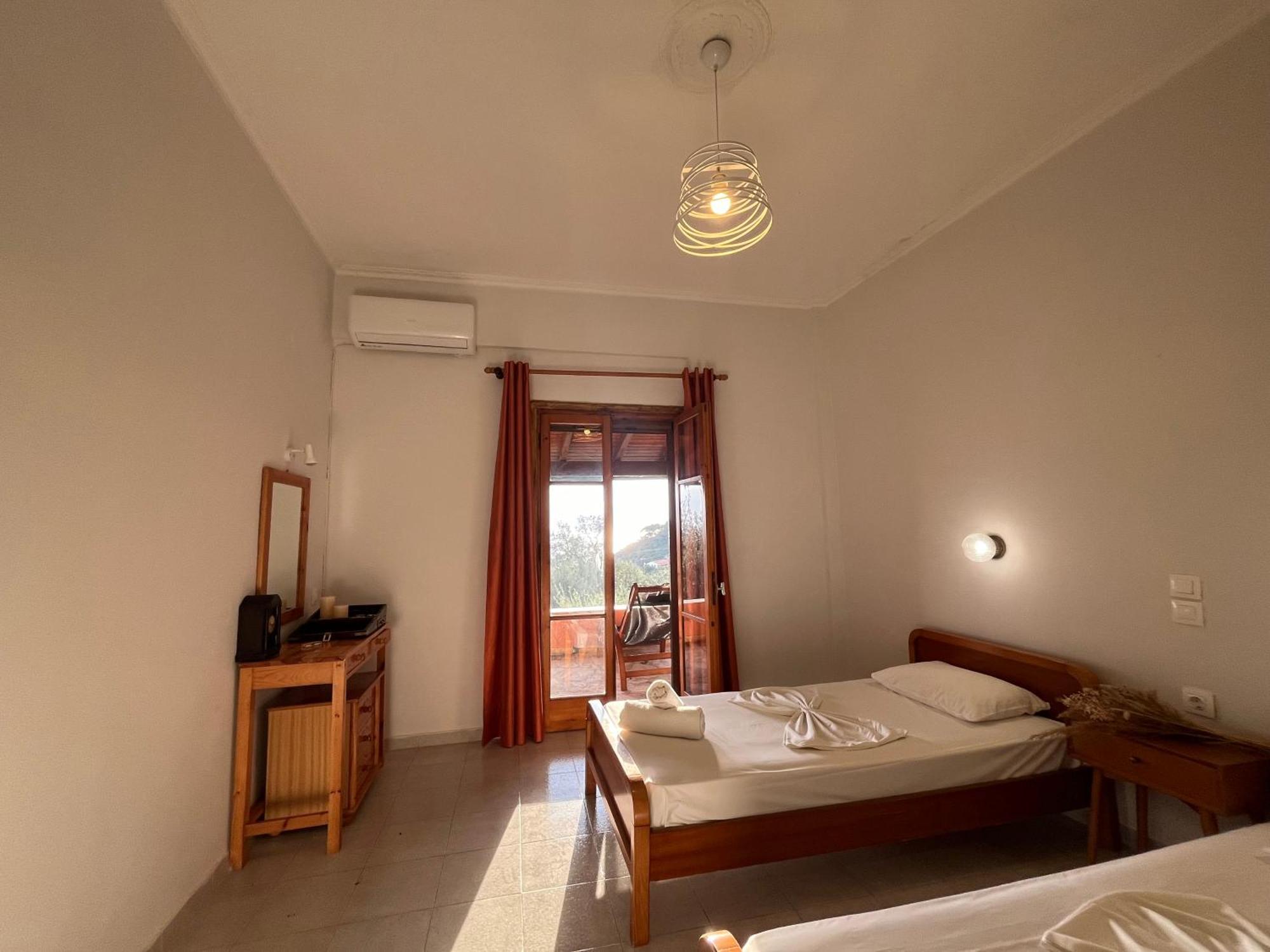 Papadatos Apts With Amazing View - 5Mins From The Beach Kontogialos Exterior photo