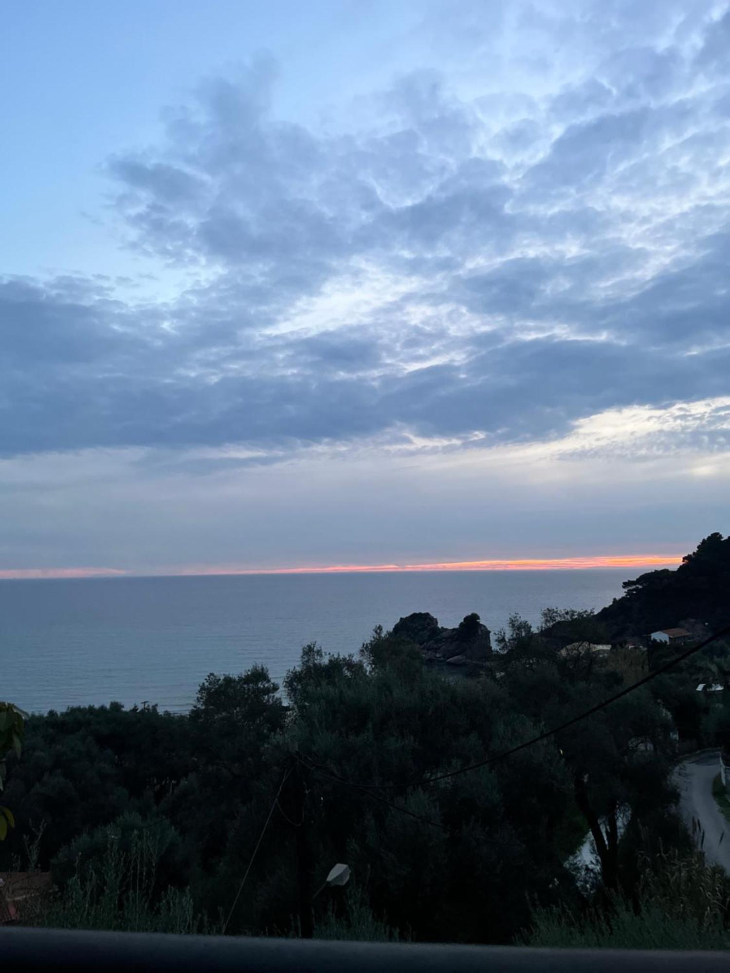 Papadatos Apts With Amazing View - 5Mins From The Beach Kontogialos Exterior photo