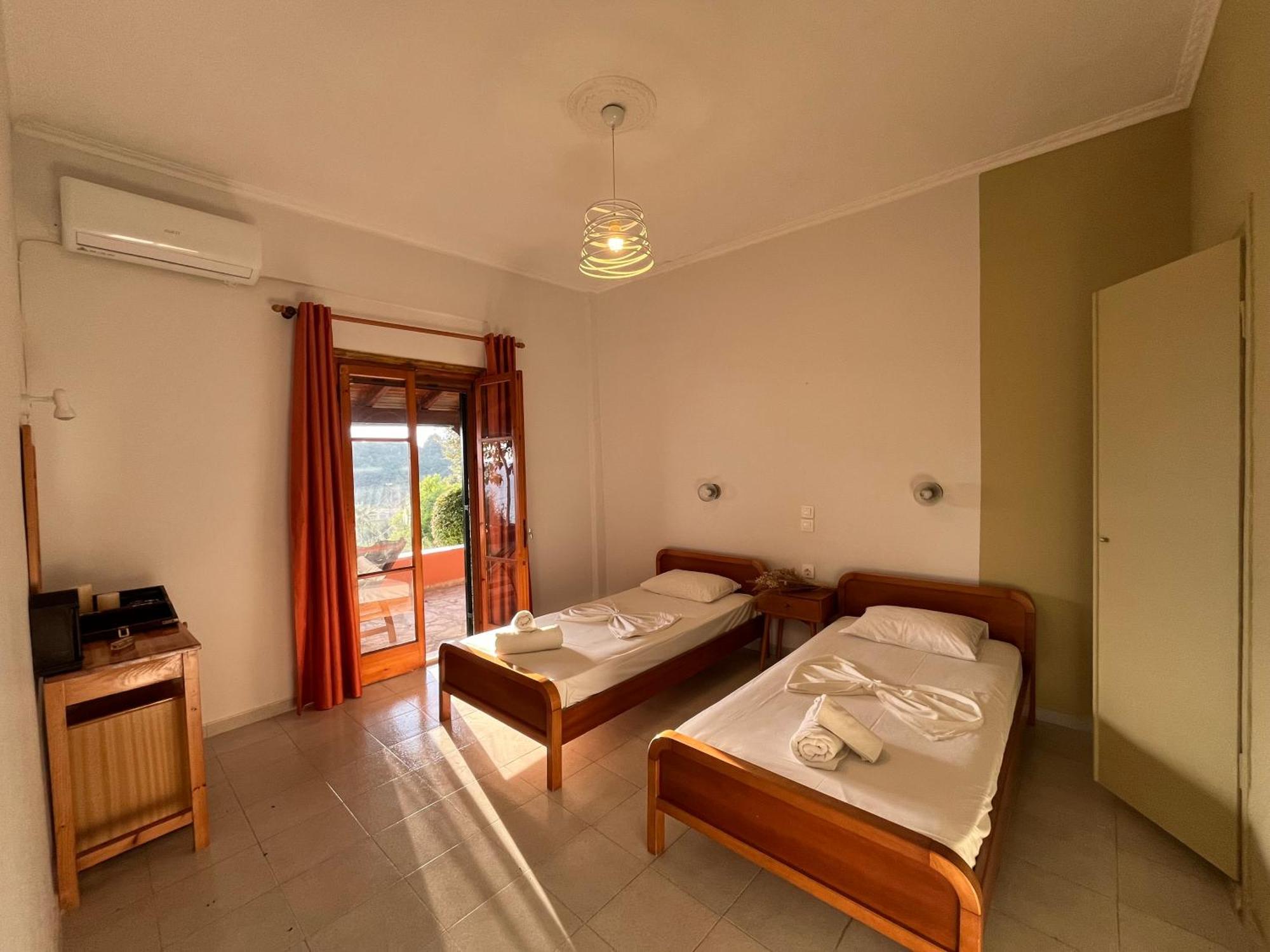 Papadatos Apts With Amazing View - 5Mins From The Beach Kontogialos Exterior photo
